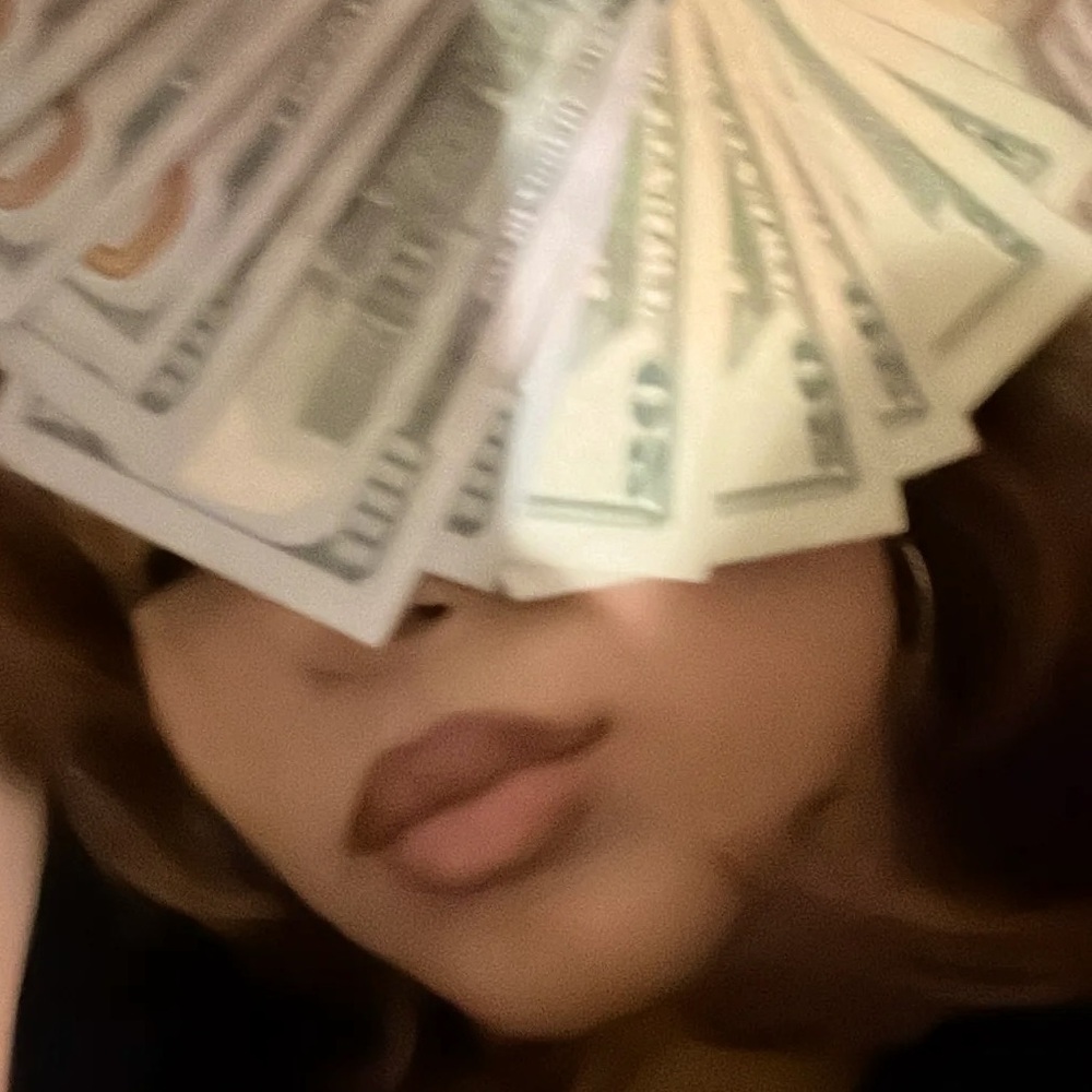 Meet your Posher, Sarina